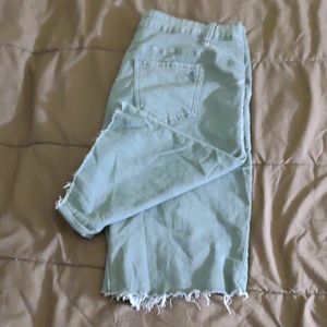 Stretchy distressed shorts